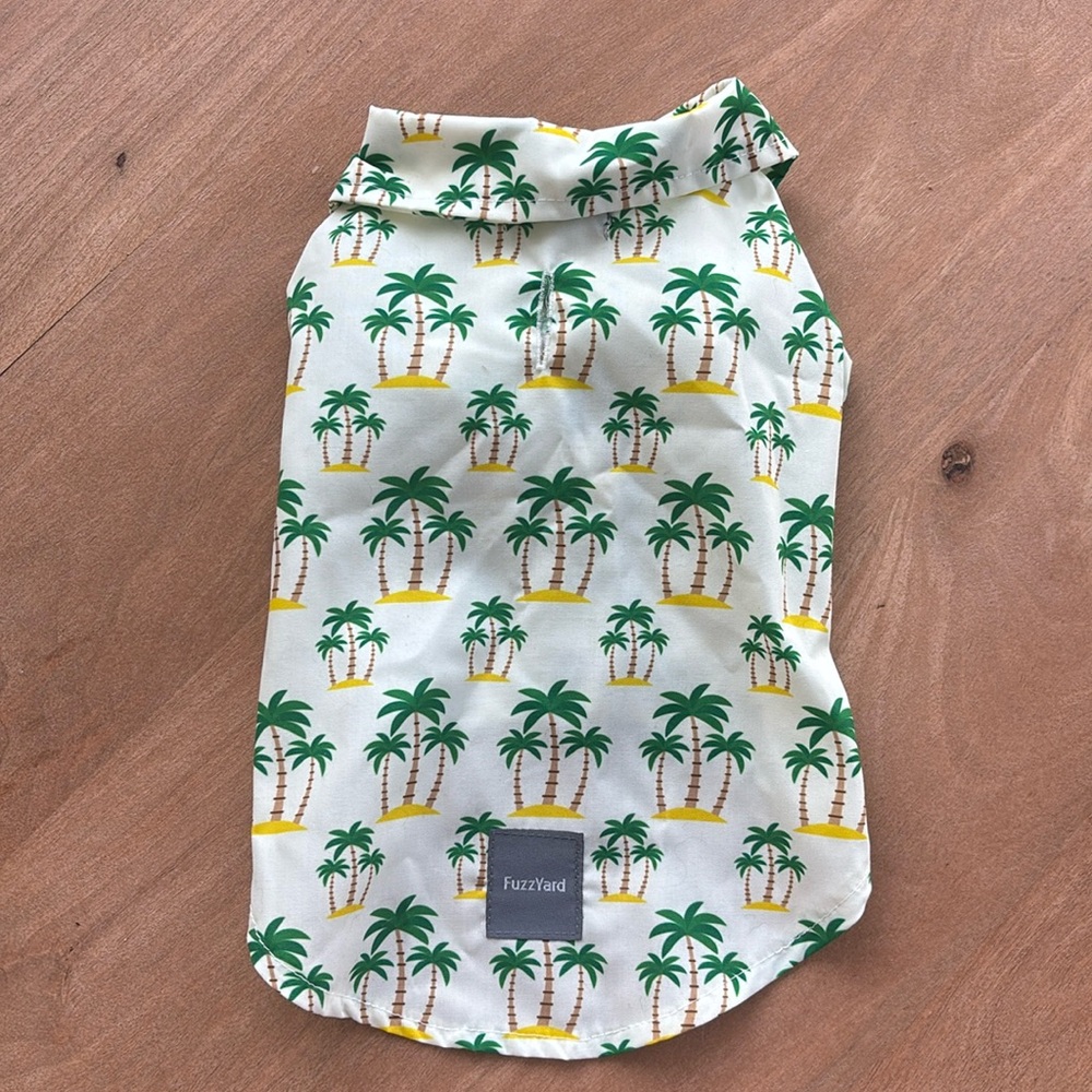Small dog Hawaiian shirt 
Brand: Fuzzyard